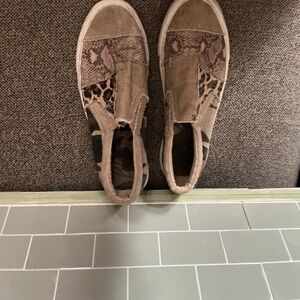 Women's Leopard Print Slip-On Sneakers